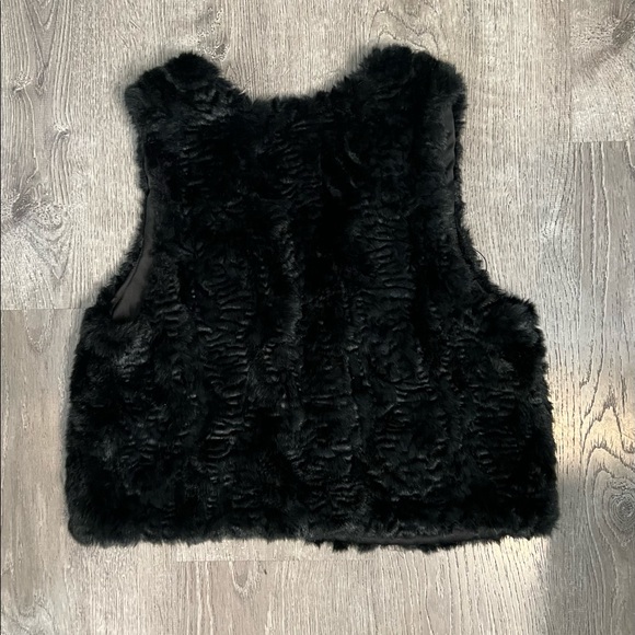 Black Faux Fur Vest - Picture 5 of 6